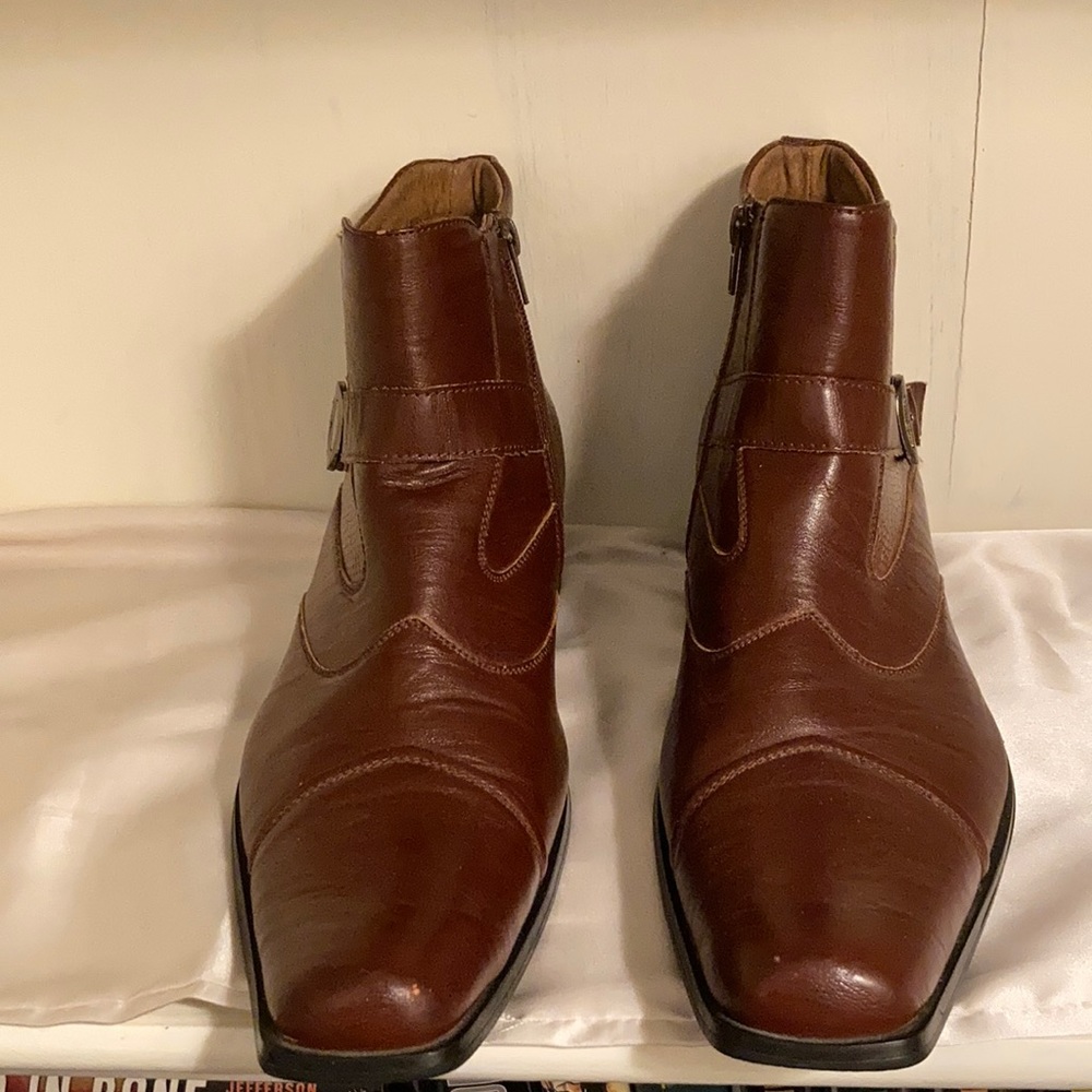 Delli Aldo leather ankle boots with a western vibe, size 10, 6 3/4” high